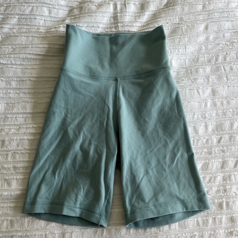 Aritzia Tna TnaLIFE Atmosphere Super Hi-Rise 7” Short Sage Stone